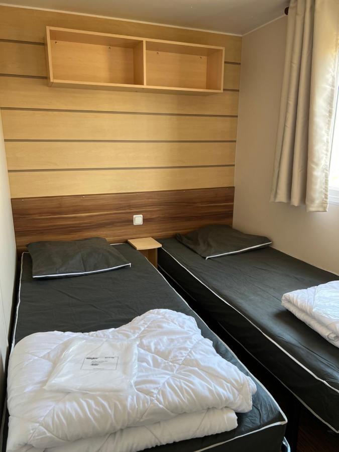 Mobilhome 4 Ca61 Виас Екстериор снимка
