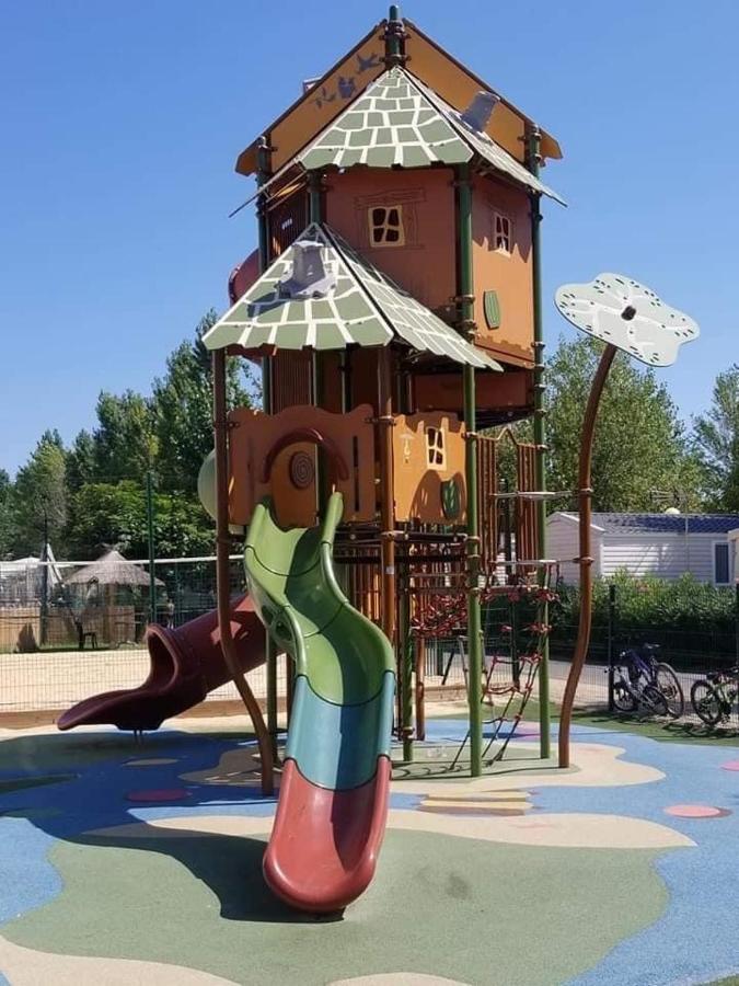 Mobilhome 4 Ca61 Виас Екстериор снимка